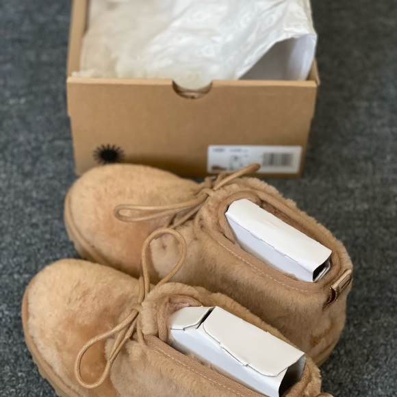 Ugg Neumel Cozy Water Resistant Boot, NWT & Box, Women’s 7 US (38 EU, 5 UK). - Picture 2 of 7